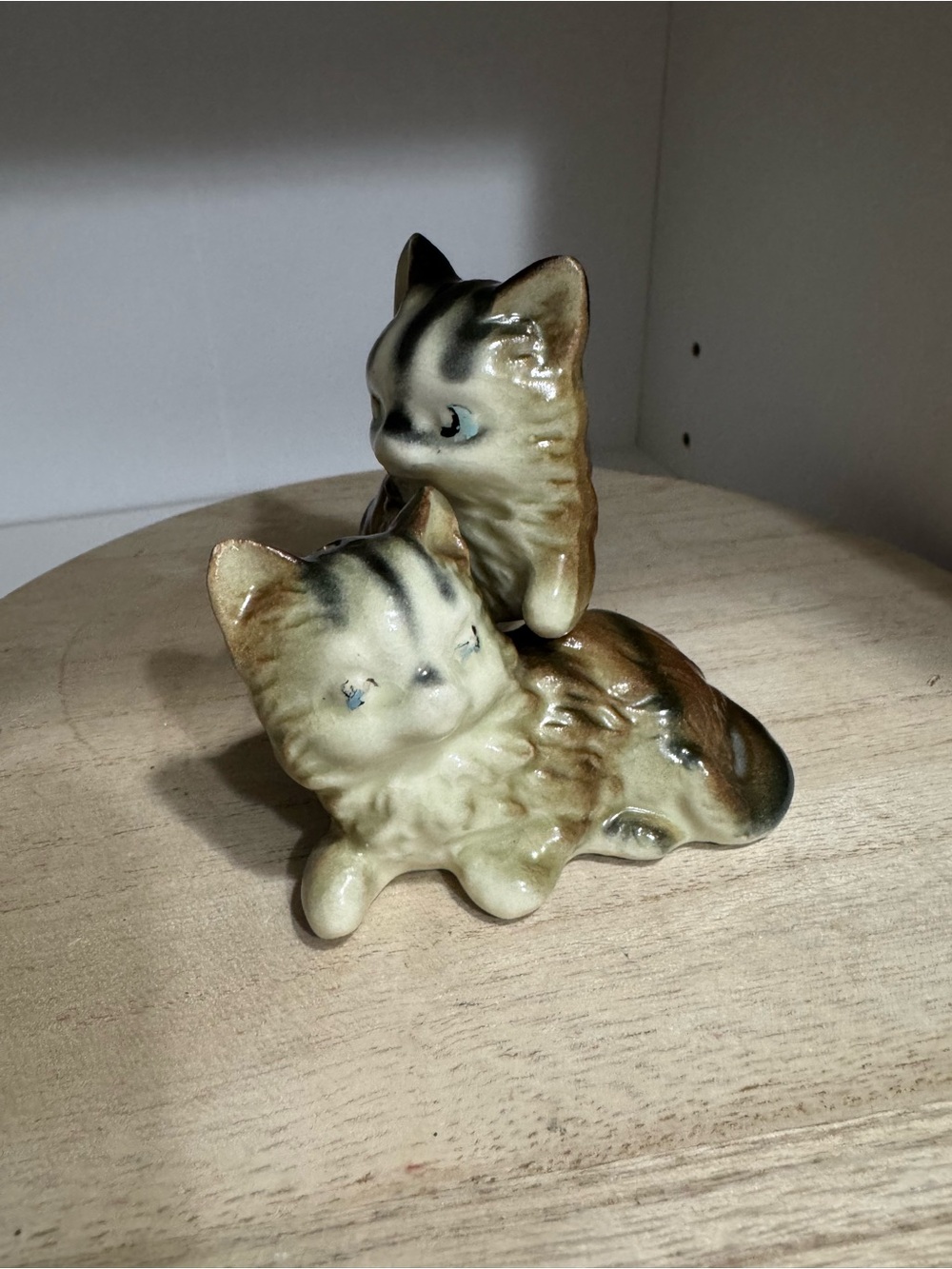Ceramic Cat Figurine Set in Cream and Brown -salt and pepper shakers